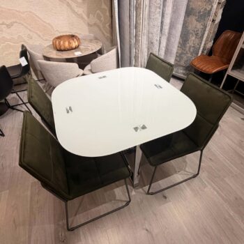 Dining table with 4 Green Velvet Chairs